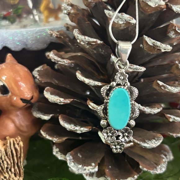 Jewelry - 925 Sterling oh so pretty Kingman turquoise necklace